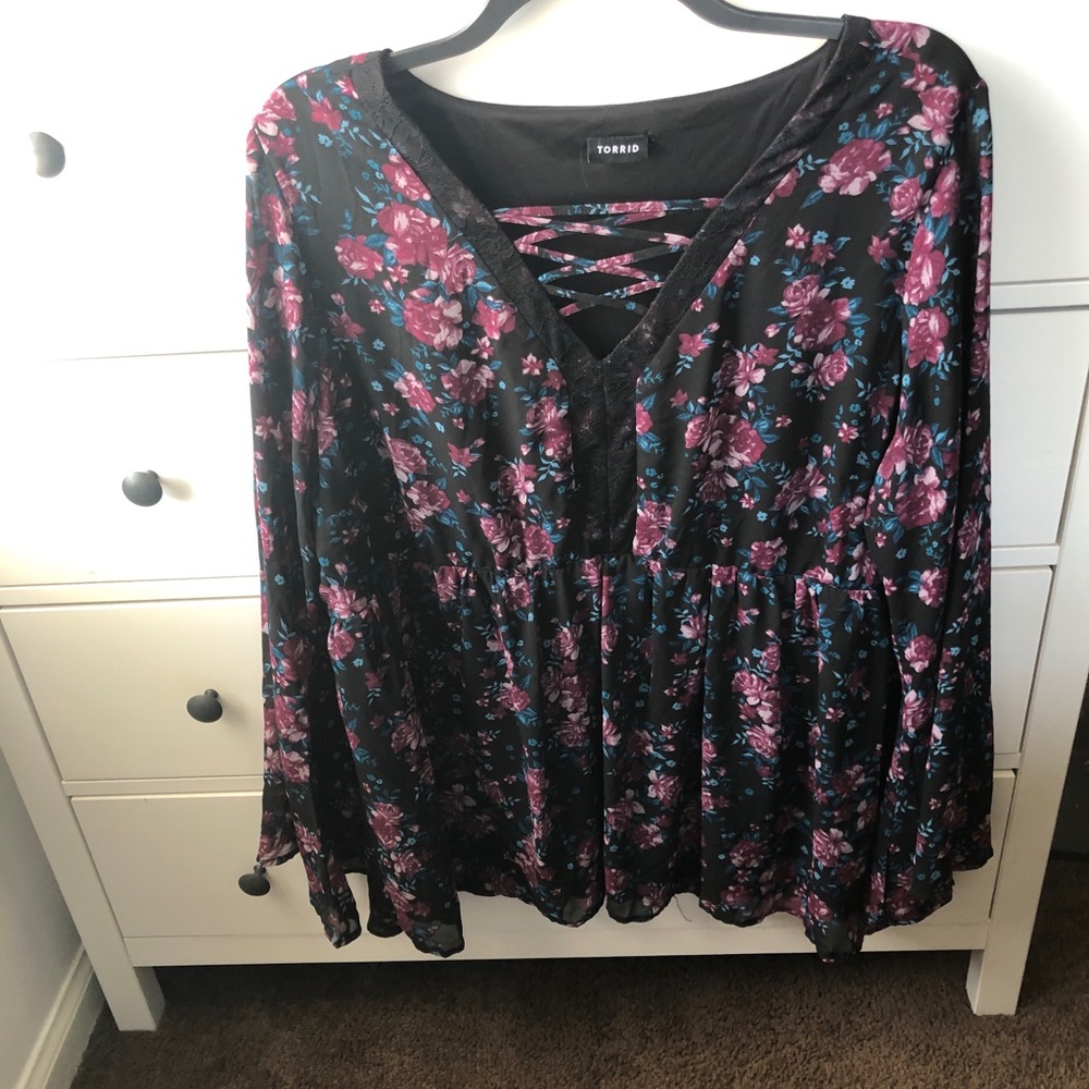 Torrid floral top size 4🖤💗